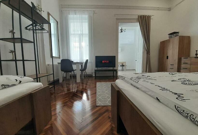 Déri Kert Apartmanház A