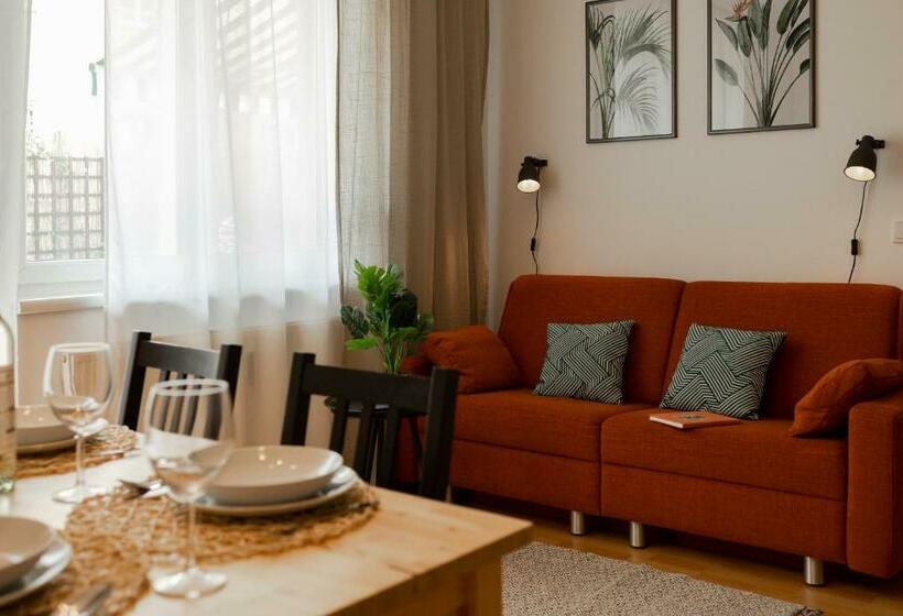 Fresh Apartment With Terrace + Free Parking