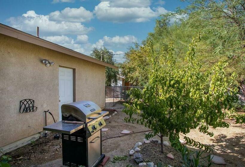 Great Vibe House + Hot Tub, Minutes To Jtree Park