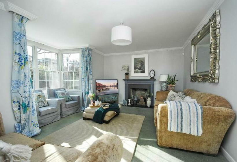 Montpellier House, Centrally Located, Large Garden