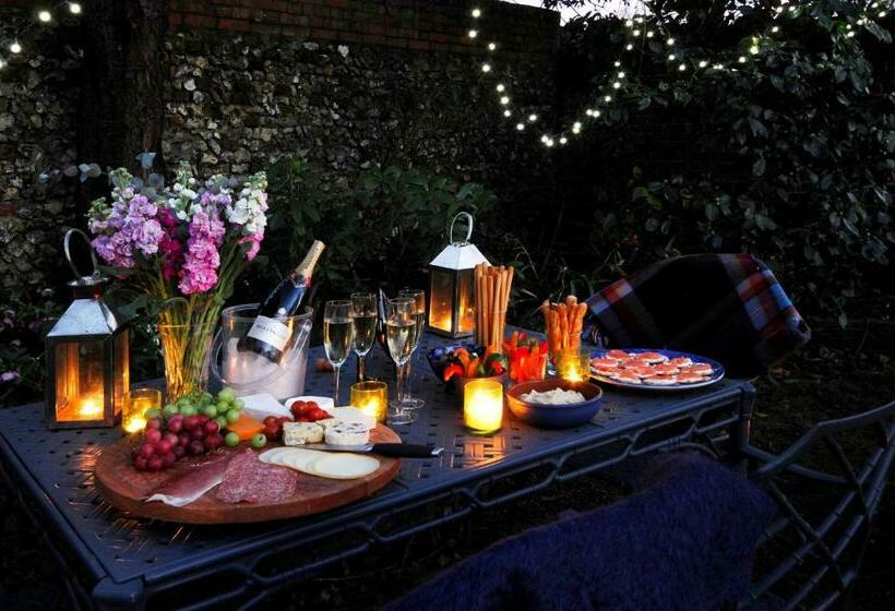 Montpellier House, Centrally Located, Large Garden