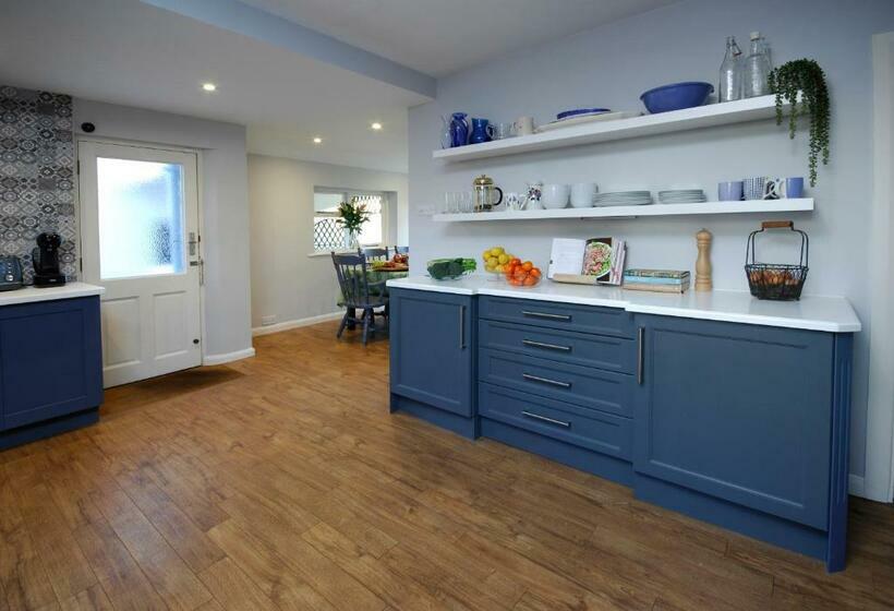 Montpellier House, Centrally Located, Large Garden