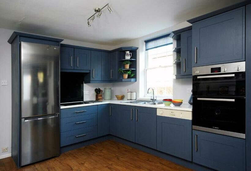 Montpellier House, Centrally Located, Large Garden