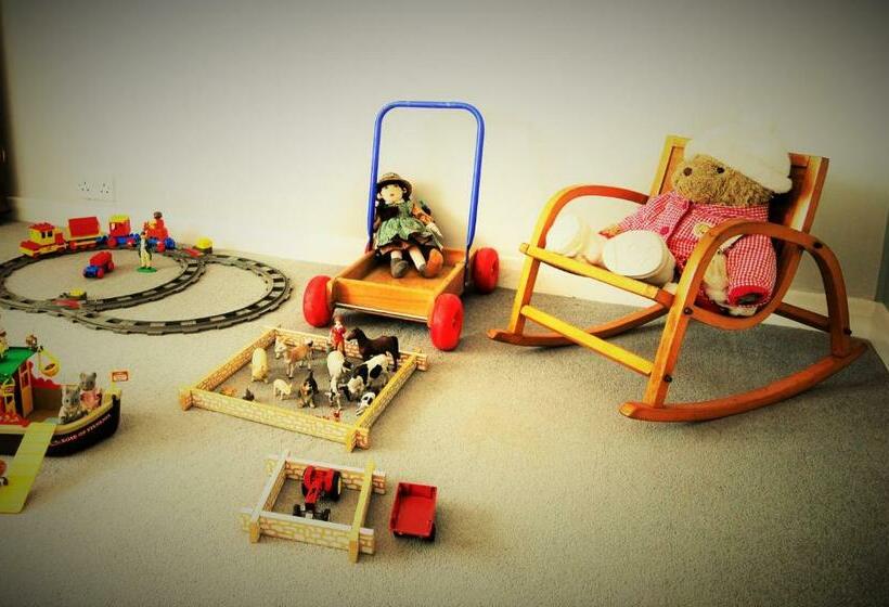 Montpellier House, Centrally Located, Large Garden