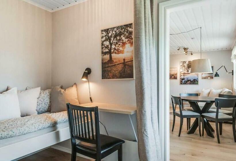 Nyrenoverat Gårdshus På Havstomt Med Hög Standard