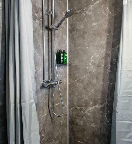 Nyrenoverat Gårdshus På Havstomt Med Hög Standard