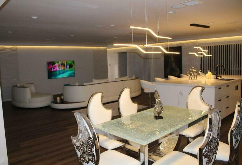 Luxury 4 Bedroom Villa