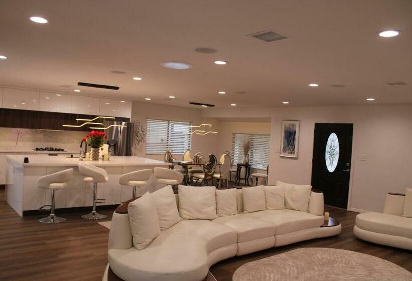 Luxury 4 Bedroom Villa