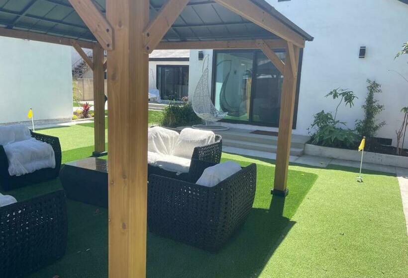 Luxury 4 Bedroom Villa