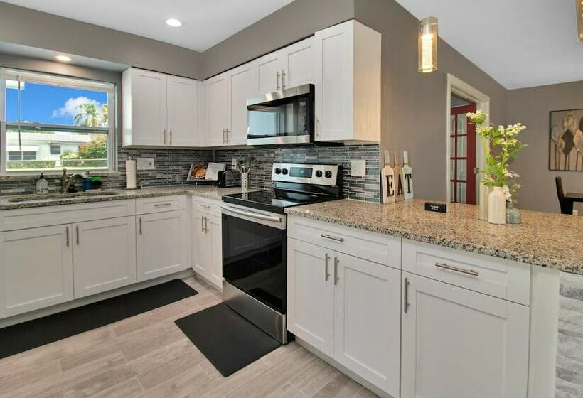 Pet Friendly Home With Large Backyard