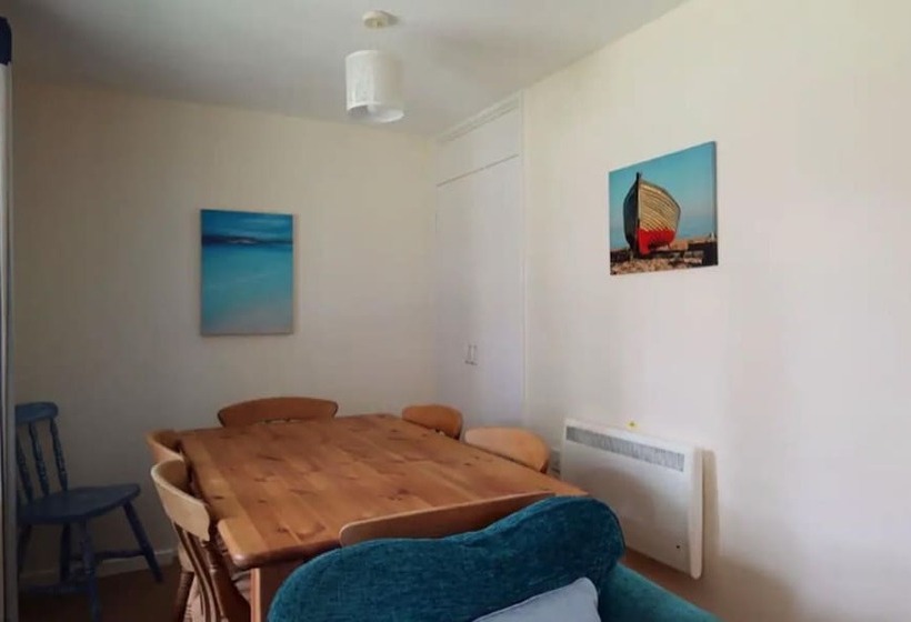 Trevithick By The Beach For Families & The Pooch