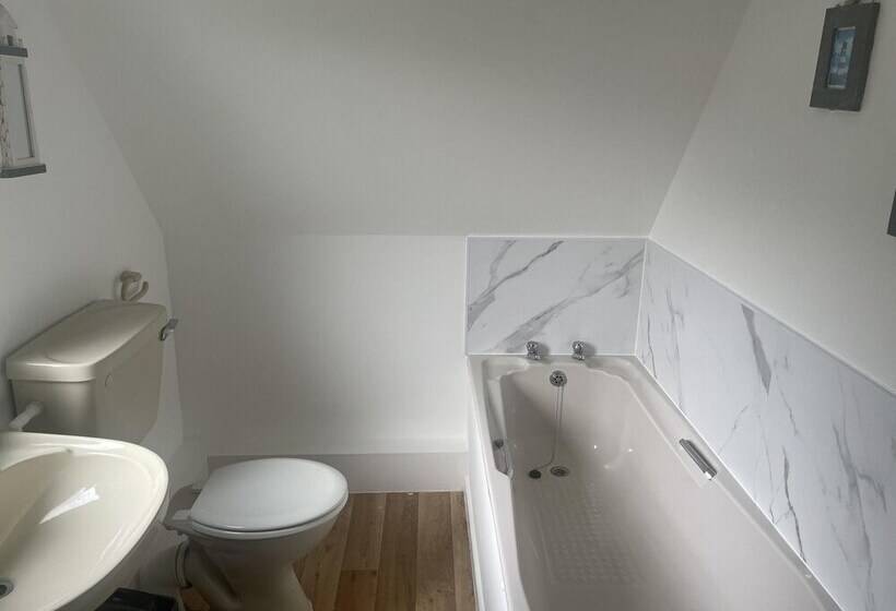 Trevithick By The Beach For Families & The Pooch