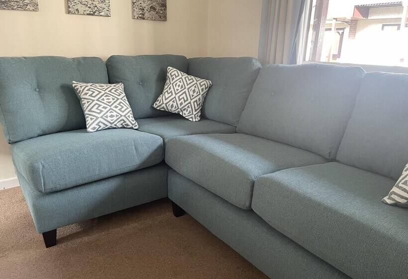 Trevithick By The Beach For Families & The Pooch