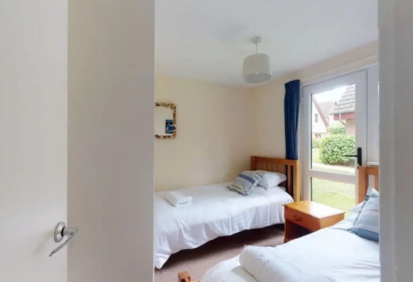 Trevithick By The Beach For Families & The Pooch