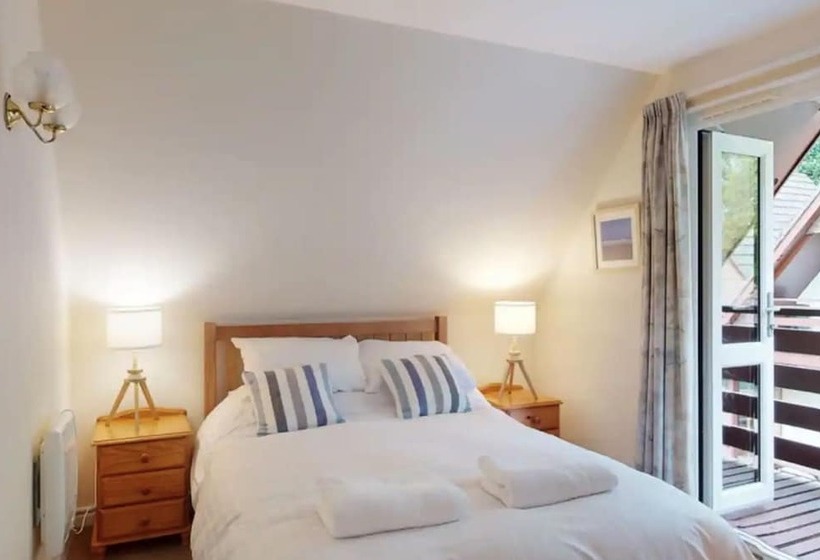 Trevithick By The Beach For Families & The Pooch