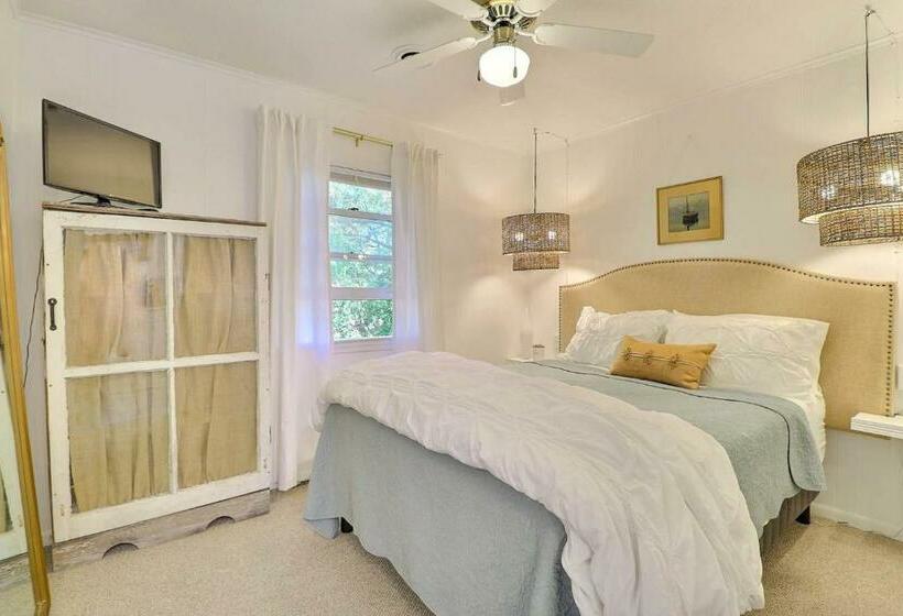 5041 The Captains Quarters 1 Block To Boat Access