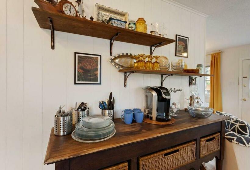 5041 The Captains Quarters 1 Block To Boat Access