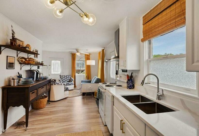 5041 The Captains Quarters 1 Block To Boat Access