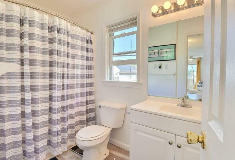 5041 The Captains Quarters 1 Block To Boat Access