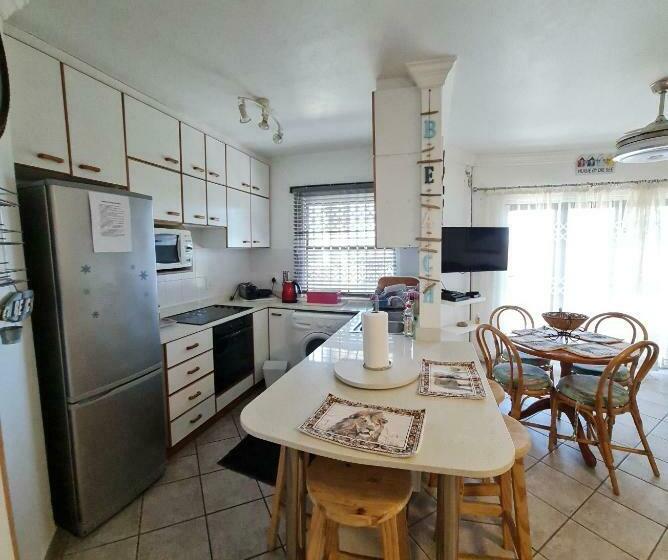 8 Oceans On The Beach