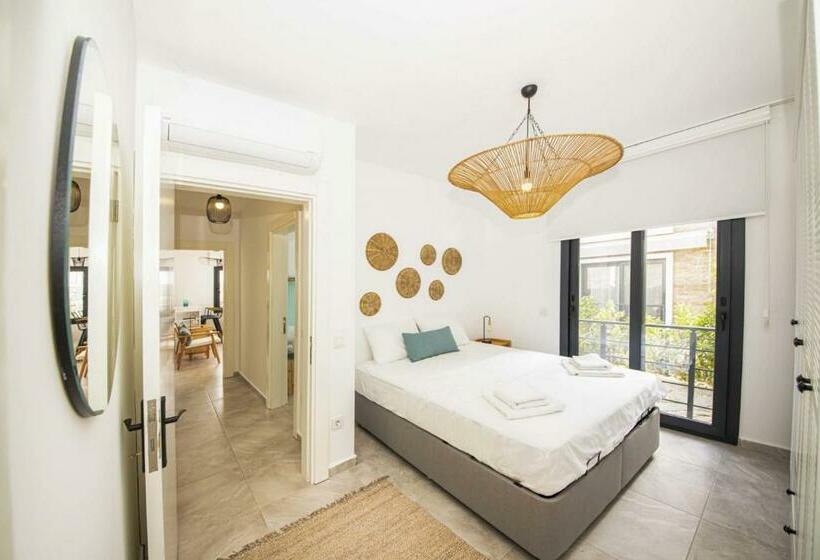 House With Balcony 1 Min To Beach In Bodrum