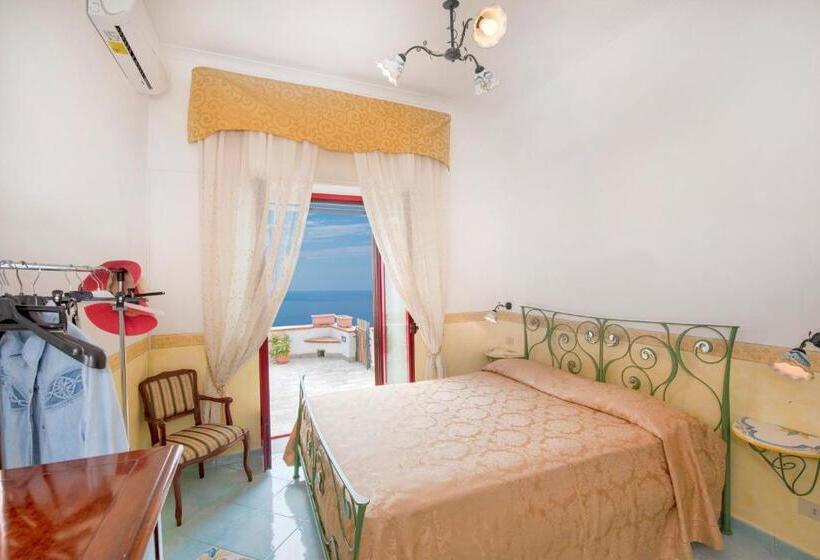 Chrissella Holiday House