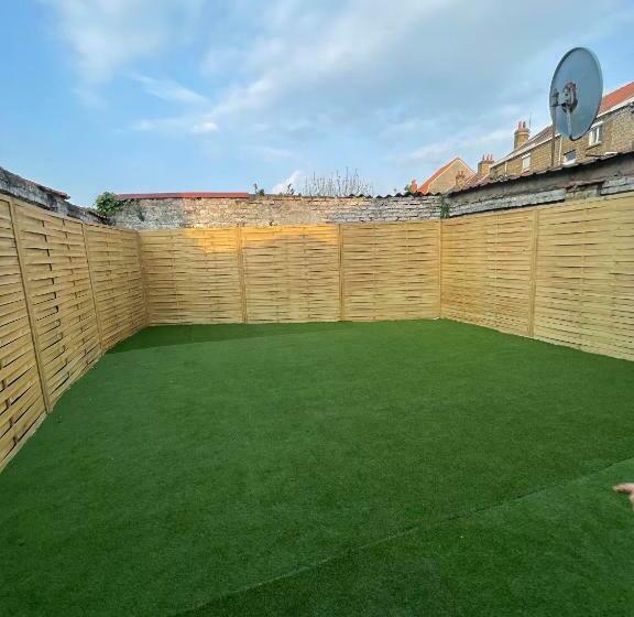 Coeur De Ville, T2 Cosy & élégant Avec Jardin