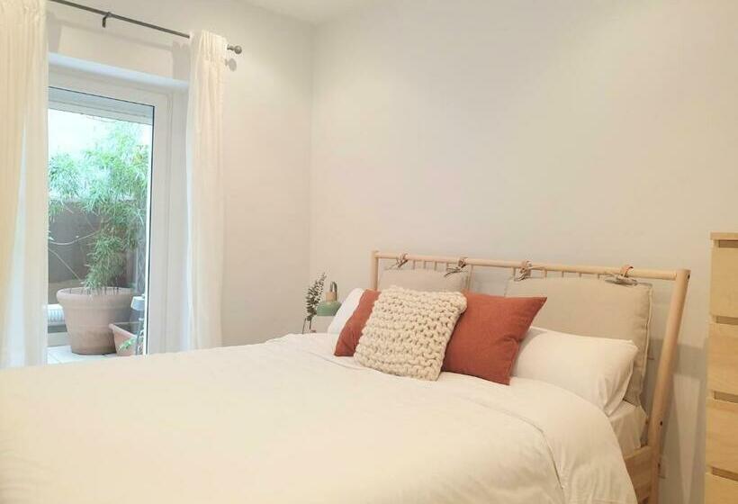 Con Patio En El Centro De Bilbao & Guggenheim