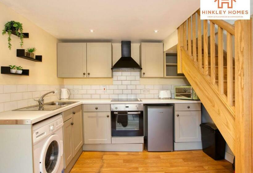 Cosy Contained Riverside 1bed   2 Floors   Parking