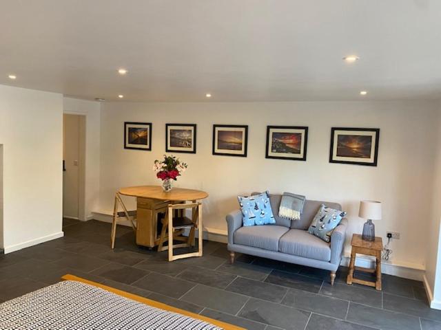 Fantastic Refurbished Studio With Croquet Lawn, Nr Lyme Regis