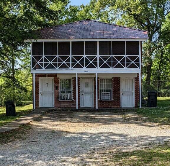 Historic Hill Apartments