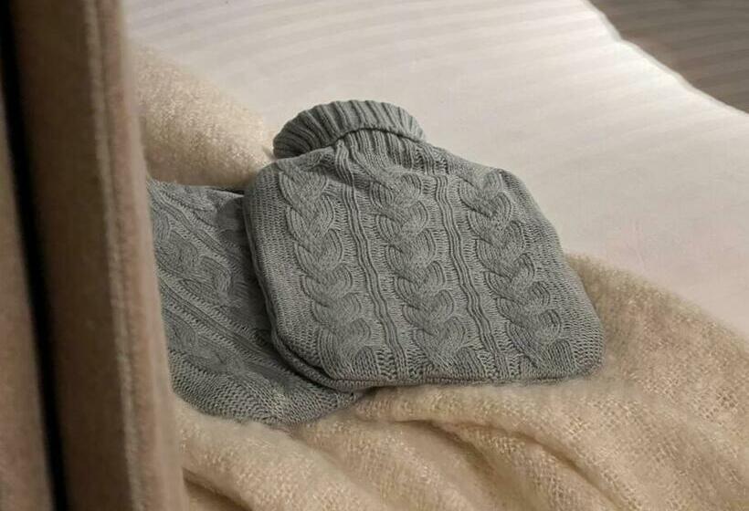 Island Hut   Outdoor Bath Tub, Firepit And Water Equipment