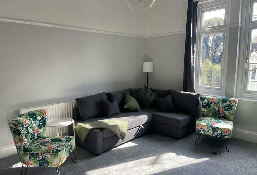 Large Boutique Self Catering Southsea Holiday Flat