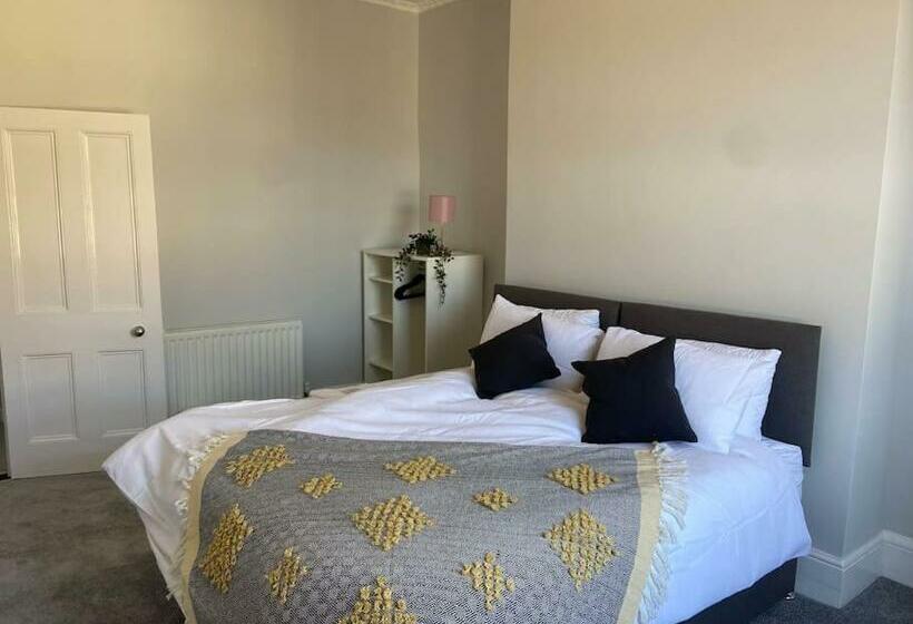 Large Boutique Self Catering Southsea Holiday Flat