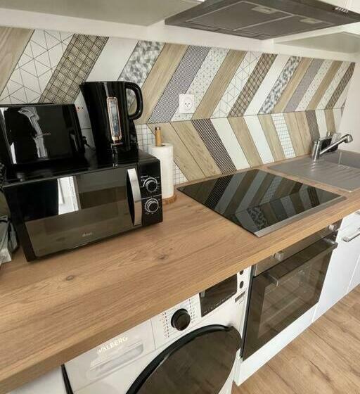 Le Belloc  Suberbe Appartement T1 Bis   Au Calme   Terrasse   Vue Jardin