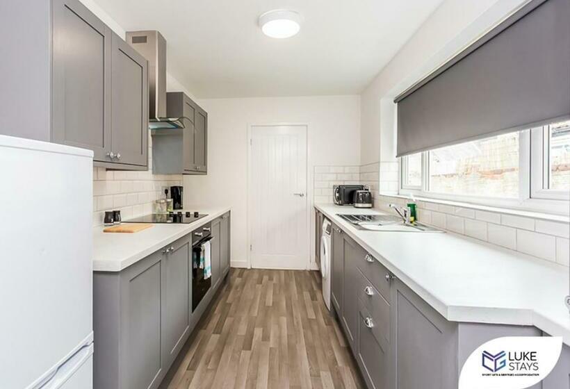 Luke Stays   Wareness Street