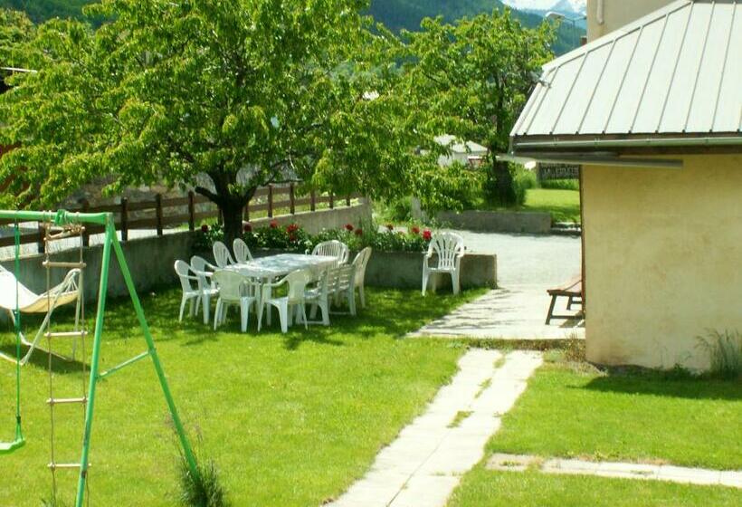 Maison Spacieuse A Villar Saint Pancrace Avec Vue Montagne