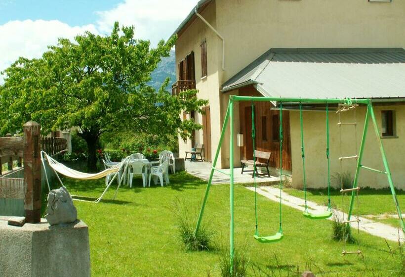 Maison Spacieuse A Villar Saint Pancrace Avec Vue Montagne