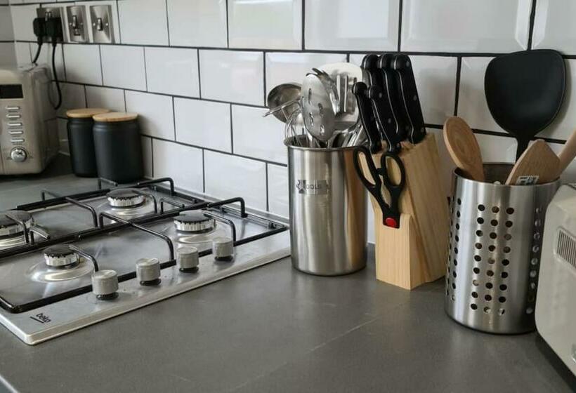 Morris Lodge, Southampton   1 Bedroom, Free Wifi & Parking