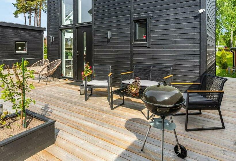 Newly Built Attefallshus By The Beautiful Varamobeach!