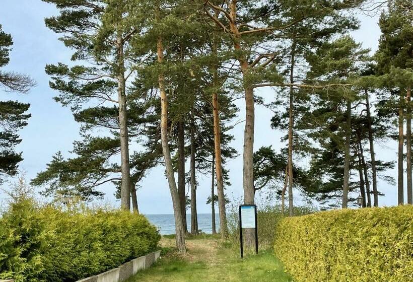 Newly Built Attefallshus By The Beautiful Varamobeach!