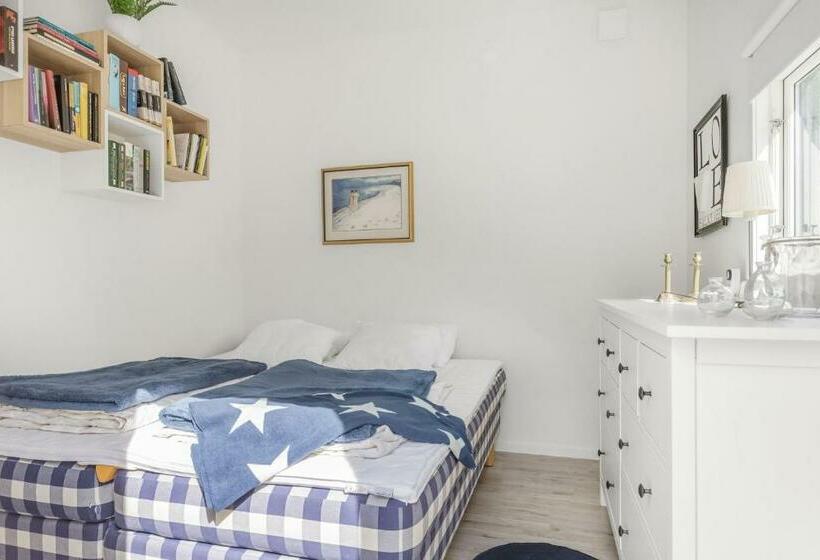 Newly Built Attefallshus By The Beautiful Varamobeach!