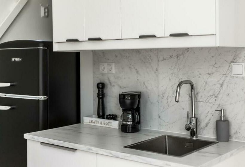 Newly Built Attefallshus By The Beautiful Varamobeach!