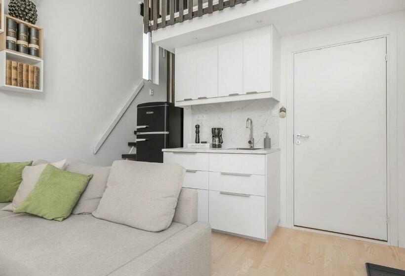 Newly Built Attefallshus By The Beautiful Varamobeach!