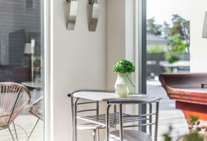 Newly Built Attefallshus By The Beautiful Varamobeach!