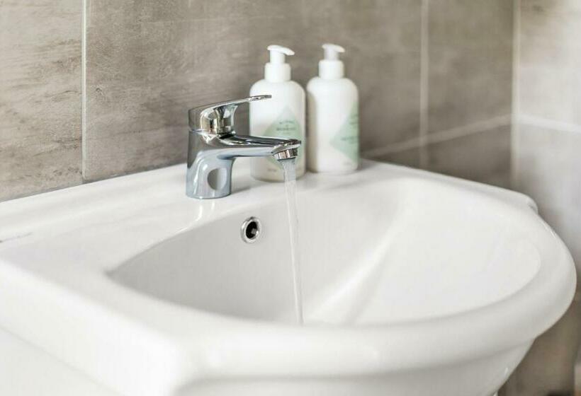 Newly Built Attefallshus By The Beautiful Varamobeach!