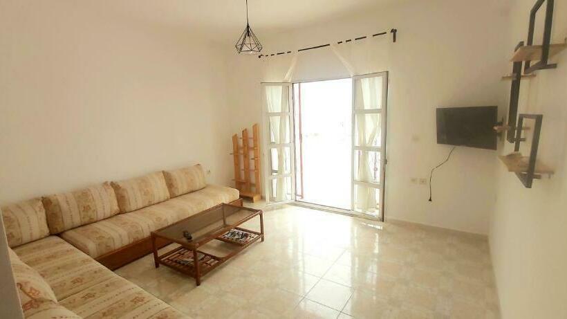 Piso Muy Bonito A Pie De La Playa Con Vistas Al Mar