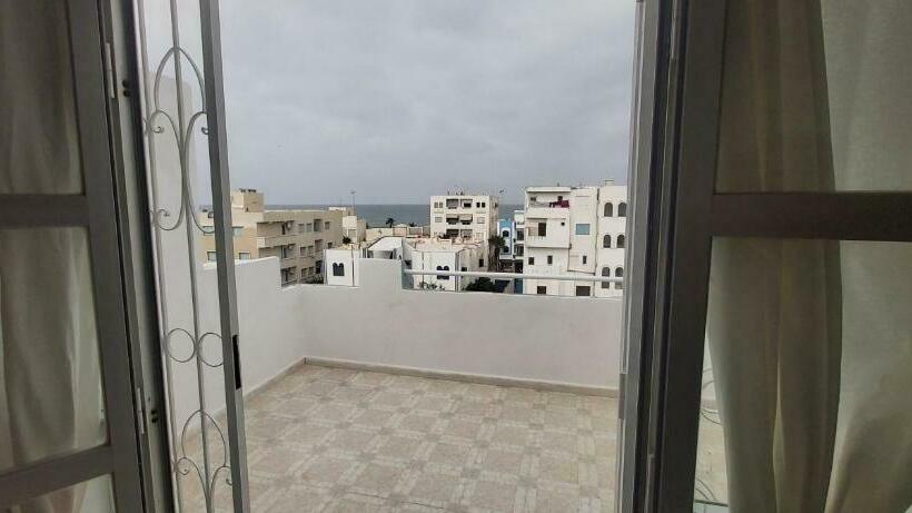 Piso Muy Bonito A Pie De La Playa Con Vistas Al Mar