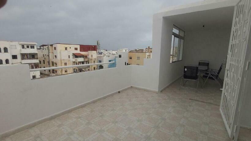 Piso Muy Bonito A Pie De La Playa Con Vistas Al Mar