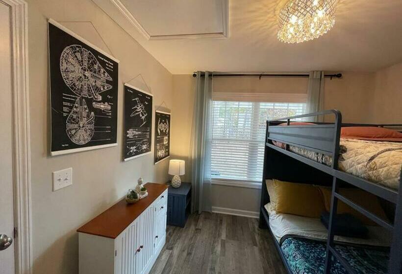 Sleep 10, New Construction Home, Half Mile To Beach, 3 Bd 2 Ba, 6 Beds